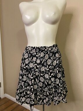 Rachel Zoe Black and White Floral ruffle tier skirt 🖤